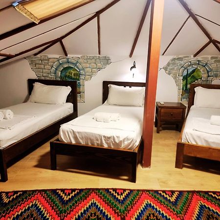 Hotel Gorica - Unesco Quarter Berat Extérieur photo