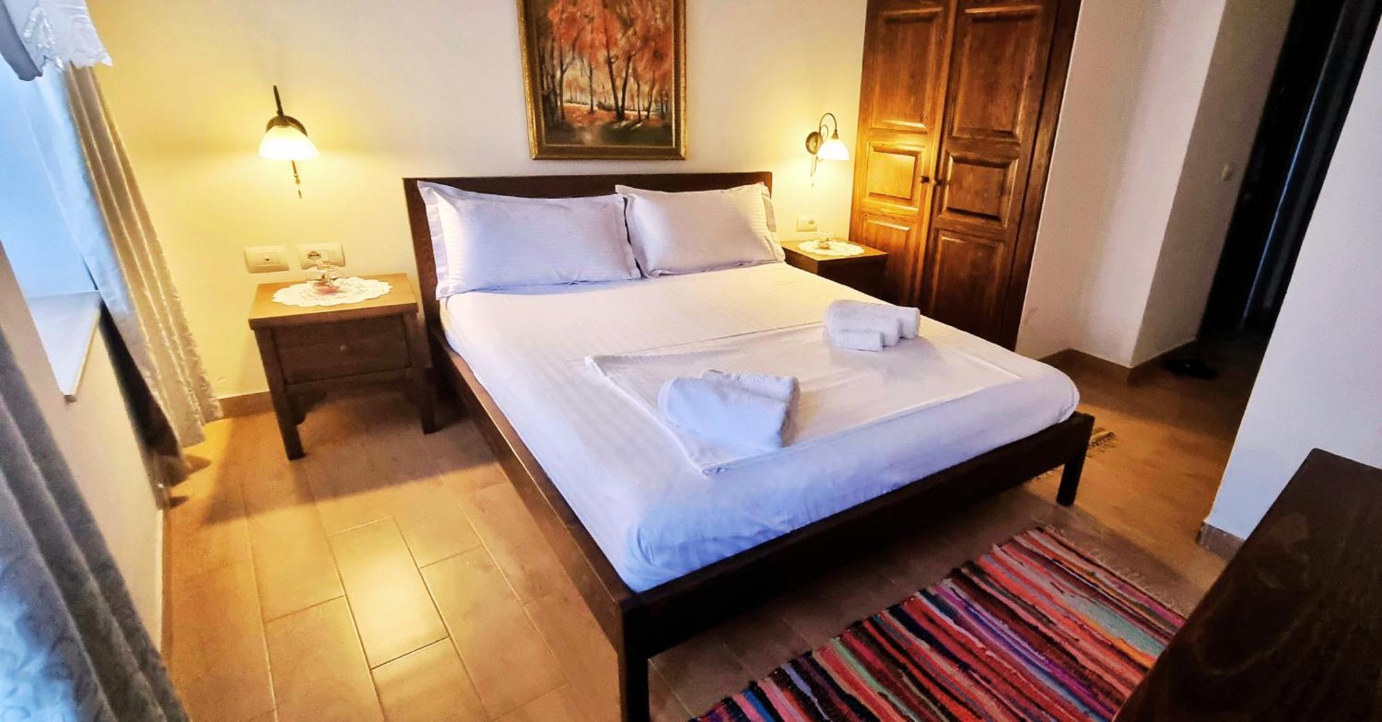 Hotel Gorica - Unesco Quarter Berat Extérieur photo