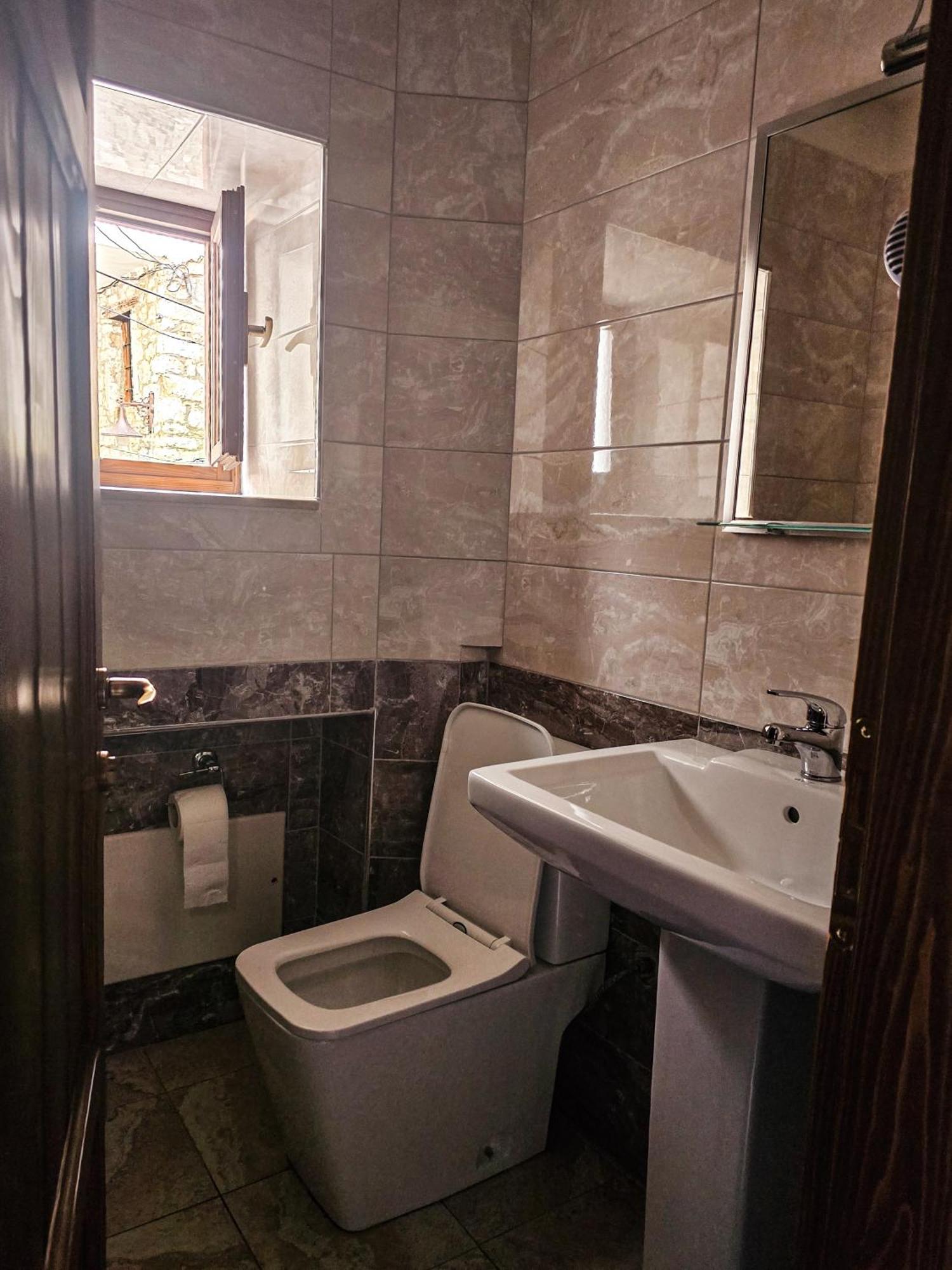 Hotel Gorica - Unesco Quarter Berat Extérieur photo